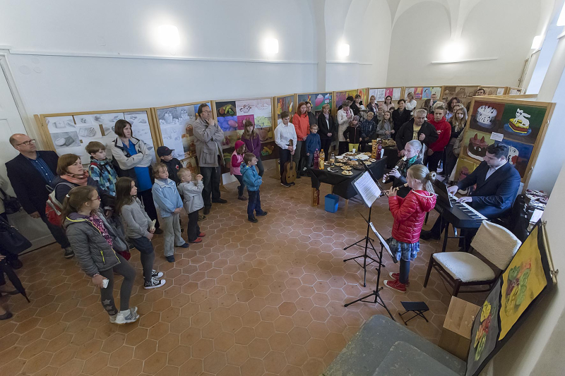 Vernisáž Sladké výstavy výtvarného oboru 22. 5. 2019 (VO)